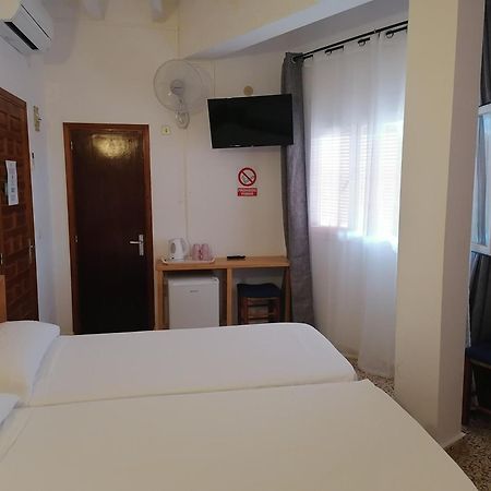 Hostal Pepe Сан-Ферран-де-Сес-Рокес Экстерьер фото